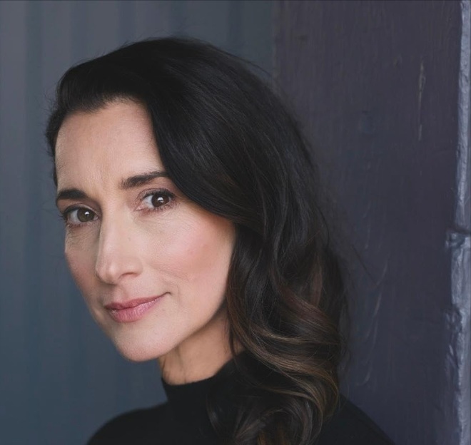 Leanne Mauro as Karen Hilton in The Heiress Blacklisted Her Husband